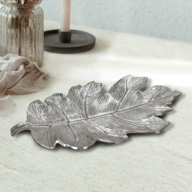 Handmade Decorative Silver Color Coated Aluminium Tray (Color: Silver, size: 8.26 x 4.13 x 0.9cm)