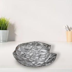Handmade Decorative Silver Color Coated Aluminium Tray (Color: Silver, size: 14.96 x 12.99 x 2.36cm)