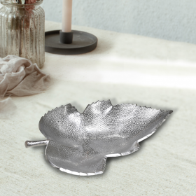 Handmade Decorative Silver Color Coated Aluminium Tray (Color: Silver, size: 6.69 x 5.11 x 0.9cm)