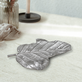 Handmade Decorative Silver Color Coated Aluminium Tray (Color: Silver, size: 7.08 x 4.72 x 0.74cm)