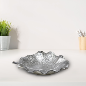 Handmade Decorative Silver Color Coated Aluminium Tray (Color: Silver, size: 4.72 x 4.52 x 1.18cm)