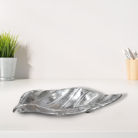 Handmade Decorative Silver Color Coated Aluminium Tray (Color: Silver, size: 6.49 x 3.14cm)