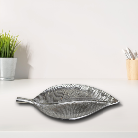 Handmade Decorative Silver Color Coated Aluminium Tray (Color: Silver, size: 10.82 x 6.10 x 0.78cm)