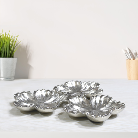 Handmade Decorative Silver Color Coated Aluminium Tray (Color: Silver, size: 8.26 x 8.26 x 0.98 cm)