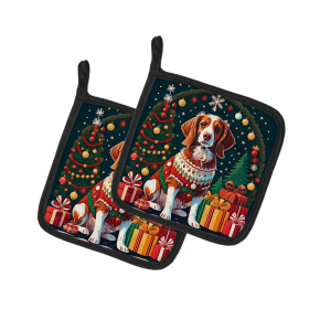 Enchanted Christmas Pair of Pot Holders (Design: Brittany Spaniel, size: 7.5HX7.5W)