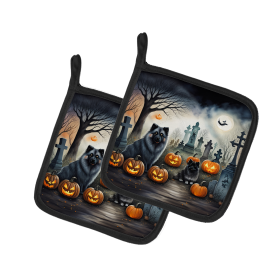 Spooky Halloween Pair of Pot Holders (Design: Keeshond  2047, size: 7.5HX7.5W)