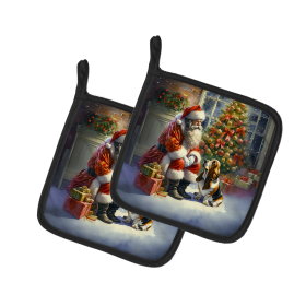 Moments with Santa Pair of Pot Holders (Dog Breed: Basset Hound 4063, size: 7.5HX7.5W)