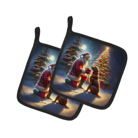 Moments with Santa Pair of Pot Holders (Dog Breed: Chesapeake Bay Retriever 4092, size: 7.5HX7.5W)