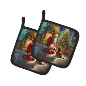 Moments with Santa Pair of Pot Holders (Dog Breed: Dachshund 4100, size: 7.5HX7.5W)