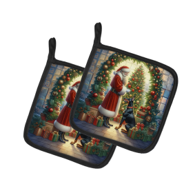 Moments with Santa Pair of Pot Holders (Dog Breed: Doberman Pinscher 4104, size: 7.5HX7.5W)