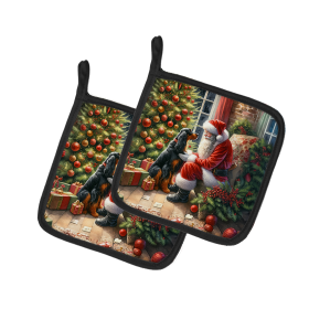 Moments with Santa Pair of Pot Holders (Dog Breed: Gordon Setter 4118, size: 7.5HX7.5W)