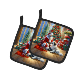 Moments with Santa Pair of Pot Holders (Dog Breed: Great Pyrenees 4120, size: 7.5HX7.5W)