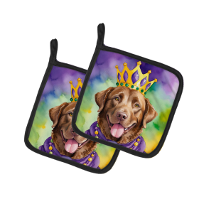 King of Mardi Gras Pair of Pot Holders (Dog Breed: Chesapeake Bay Retriever 4766, size: 7.5HX7.5W)
