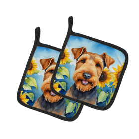 In Sunflowers Pair of Pot Holders (Design: Airedale Terrier 6002, size: 7.5HX7.5W)