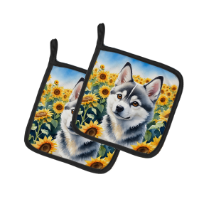 In Sunflowers Pair of Pot Holders (Design: Alaskan Klee Kai 6004, size: 7.5HX7.5W)