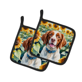 In Sunflowers Pair of Pot Holders (Design: Brittany Spaniel 6040, size: 7.5HX7.5W)