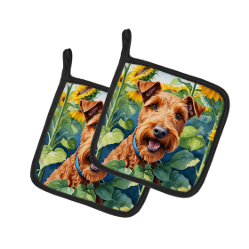 In Sunflowers Pair of Pot Holders (Design: Irish Terrier 6099, size: 7.5HX7.5W)