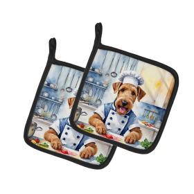 The Dog Chef Pair of Pot Holders (Design: Airedale Terrier 6181, size: 7.5HX7.5W)