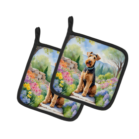 Spring Path Pair of Pot Holders (Design: Airedale Terrier 6543, size: 7.5HX7.5W)