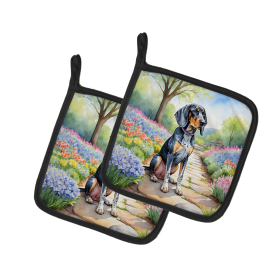 Spring Path Pair of Pot Holders (Design: Bluetick Coonhound 6572, size: 7.5HX7.5W)