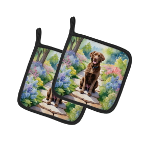 Spring Path Pair of Pot Holders (Design: Chesapeake Bay Retriever 6595, size: 7.5HX7.5W)