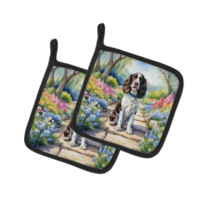 Spring Path Pair of Pot Holders (Design: English Springer Spaniel 6625, size: 7.5HX7.5W)