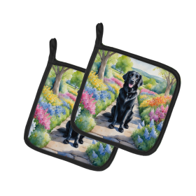 Spring Path Pair of Pot Holders (Design: Flat-Coated Retriever 6626, size: 7.5HX7.5W)