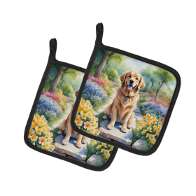 Spring Path Pair of Pot Holders (Design: Golden Retriever 6637, size: 7.5HX7.5W)